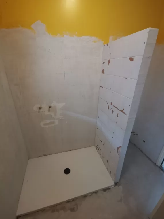 Pose d'un bac à douche 800x1365 à Nâves-parmelan, Aix-les-Bains, Mellerin Mickaël